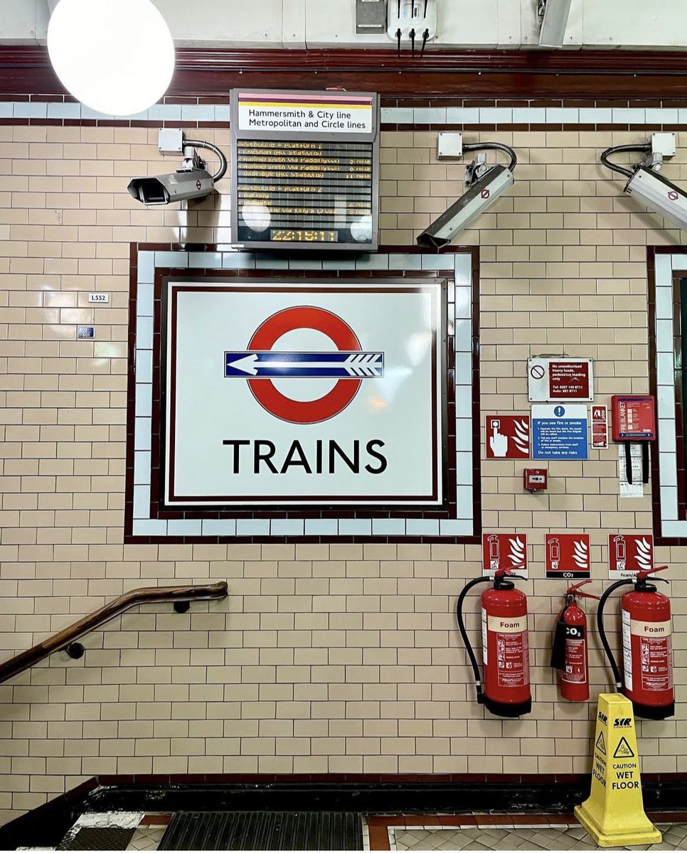 Tagatha6's tweet photo. #London things https://t.co/Kl7OCatPkf
