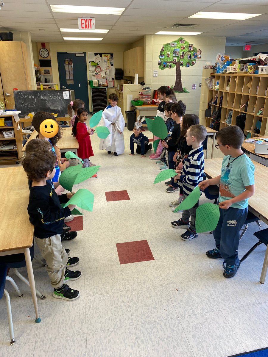 EmilySledz's tweet photo. “They took branches of palm trees and went forth to meet Him, and cried, “Hosanna! Blessed is He who comes in the name of the Lord!” - John 12:13 

@MsGillis2 @SMCDSB_SJA https://t.co/m6zHGXvzHm