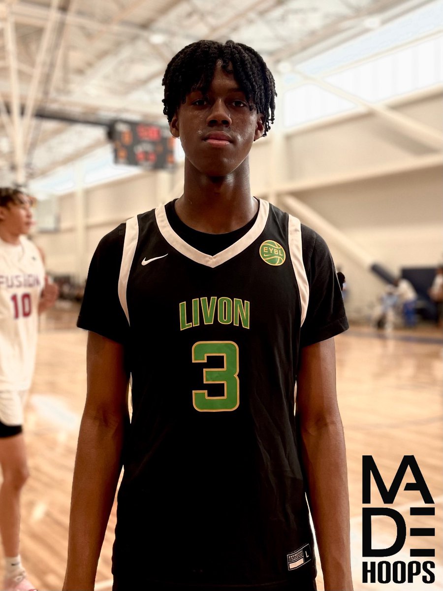 GradyMajors's tweet photo. MADEHoops The Warmup Weapon🔥
2024 6’8 PF Kam Williams

📝 When this guy beats you on the edge it won’t matter how much contact you make because he’s still going to shoot his floater and kiss it off the glass everytime.

@KamWilliams_3 @LivOnBasketball 
@madehoops @NoonanHoops https://t.co/OFFUhOHlnP