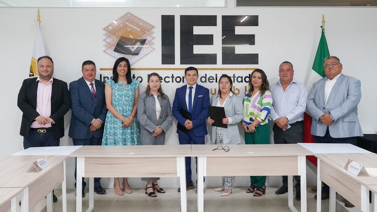 emendozaiee's tweet image. #Lunes|| Hoy tres de abril del presente año se hizo entrega de nombramientos así como la toma de protesta a dos integrantes del #SPEN del sistema #OPLE.

El @Puebla_IEE se fortalece con servidores públicos profesionales para garantizar elecciones de calidad.