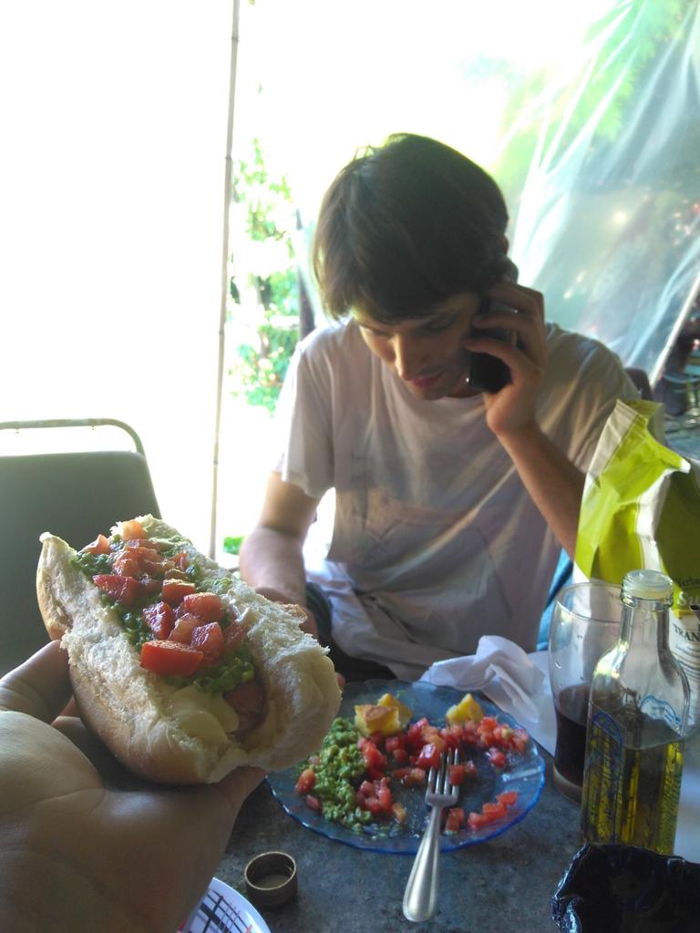 2017 ludovico me invita a tocar el look de la pelea, q lo tengo en el auto todo rayado de tanto escuxharlo. Tocamos unas 3 fechas creo, un día nos hicimos esos completos italianos de la foto mientras ludo le preguntaba a fran y a balto si tmb querían tocar
youtu.be/va_gYI6UQ-Y