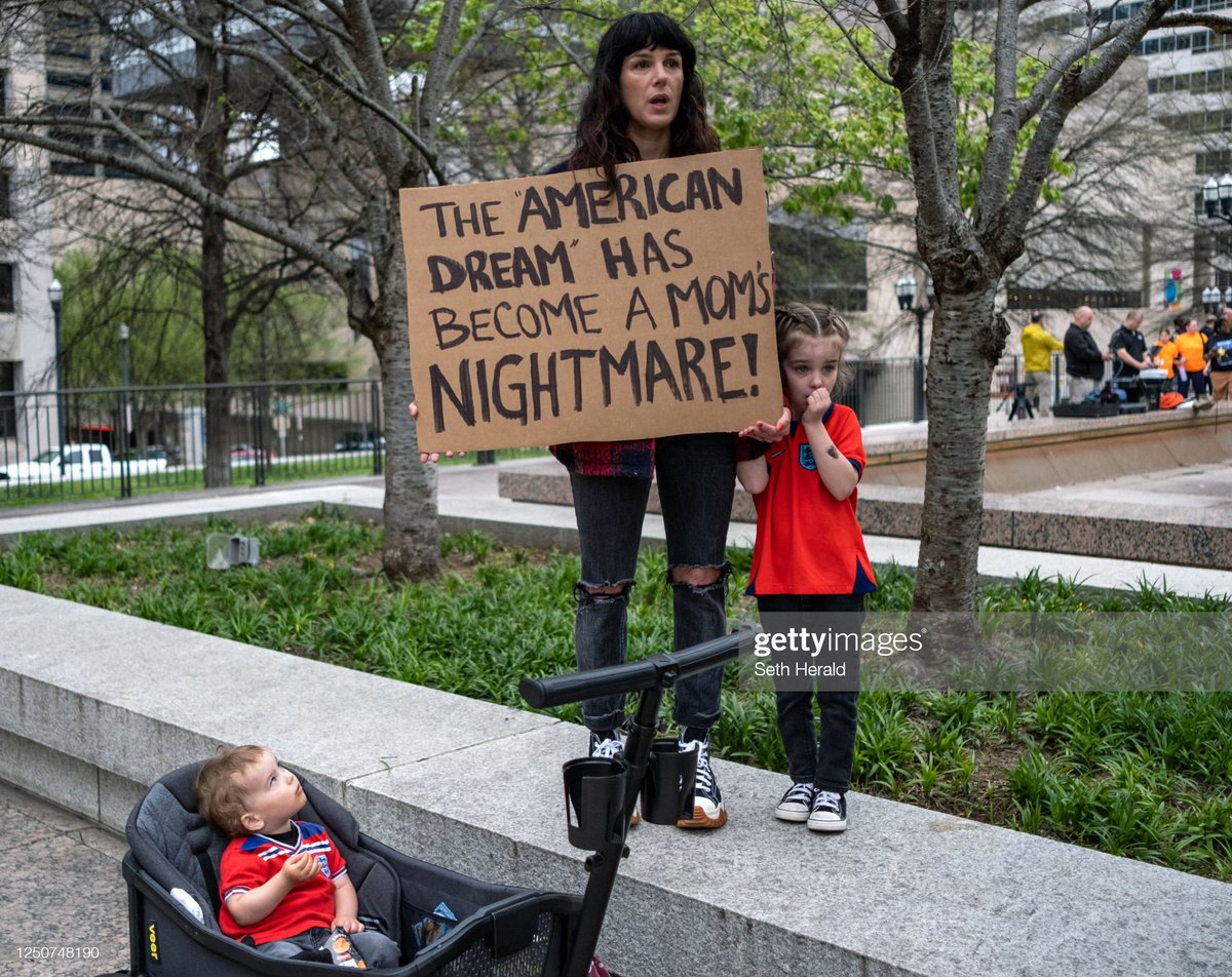 GettyImagesNews's tweet photo. Protestors demand the passage of gun reform laws on April 3rd at the Tennessee State Capitol. On March 27th, three children and three adults were killed in a shooting at the Covenant School in Nashville.
📷: @Seth_Herald https://t.co/1dV4RcjXaL