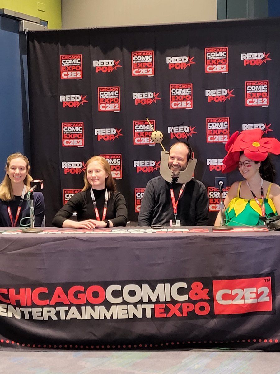 So much fun chatting #fungi <a href="/c2e2/">C2E2</a> yesterday! My sad attempt at cosplay (#ophiocordyceps infected #ant)🍄🐜. Big thanks to organizers <a href="/Paleontologista/">Jingmai O'Connor</a> &amp; <a href="/rextoothstudios/">Rextooth Studios</a> &amp; co-panelists <a href="/maria_c_valdes/">Maria Valdes</a> @TirzahAbbottt &amp; M Schlafly. Let's do this again! Thx <a href="/Blue_Sky_Bakery/">Lisa Thompson</a> for pix!