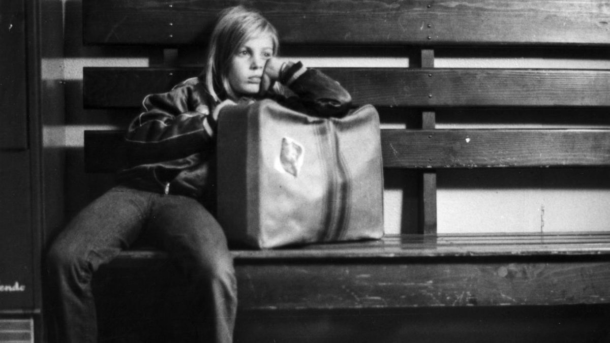 bubisanatcom's tweet photo. "Dayanamadığın her şeye alışıyorsun."

Alice in the Cities, Wim Wenders (1974) https://t.co/KK173CV5Zb