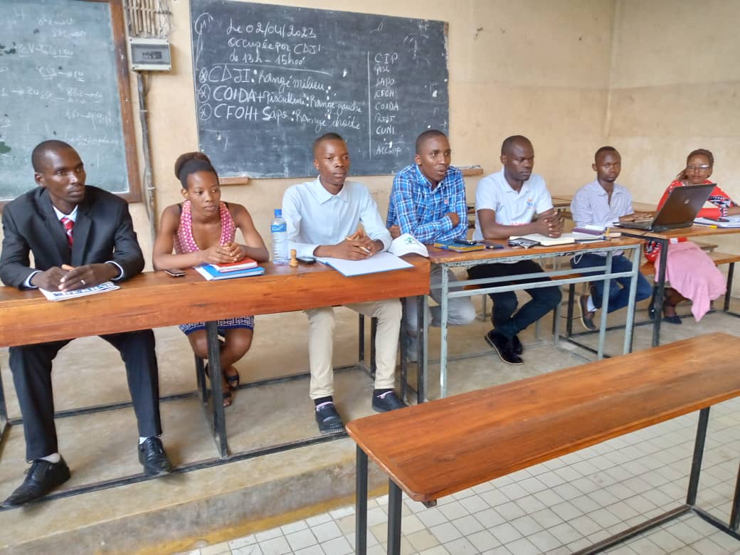 CDJI12's tweet photo. Pour évaluer l'état d'avancement des activités de leurs trois coopératives #CDJI , #CFOH et #COIDA, les jeunes universitaires natifs de @MwaroProvince se sont réunis au campus Rohero, ce 02/4/2023. Déterminés envers l'entrepreneuriat, ils affirment que l'union fait la force https://t.co/lXqq17DBEP