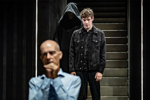 MyTheatreMates's tweet image. ‘Stripped to the bare essentials’: In Bristol Old Vic’s production, Hamlet is lean &amp;amp; mean man of action, which ultimately makes @revstan crave the quieter, lucid moments #cinemareview dlvr.it/SlxPny