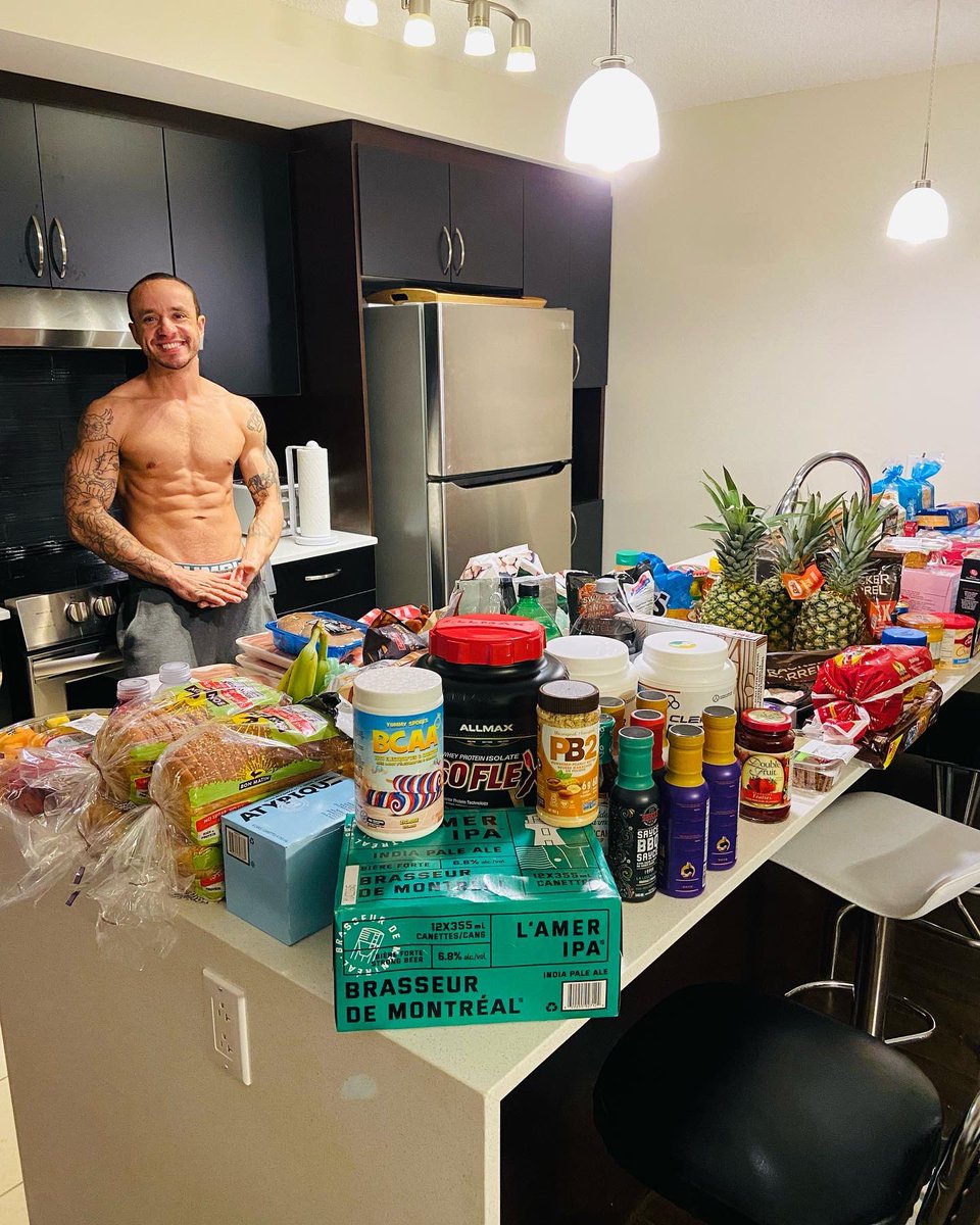 RikoStrips's tweet photo. The stripper diet! 😘 https://t.co/g8jxD2HzF7
