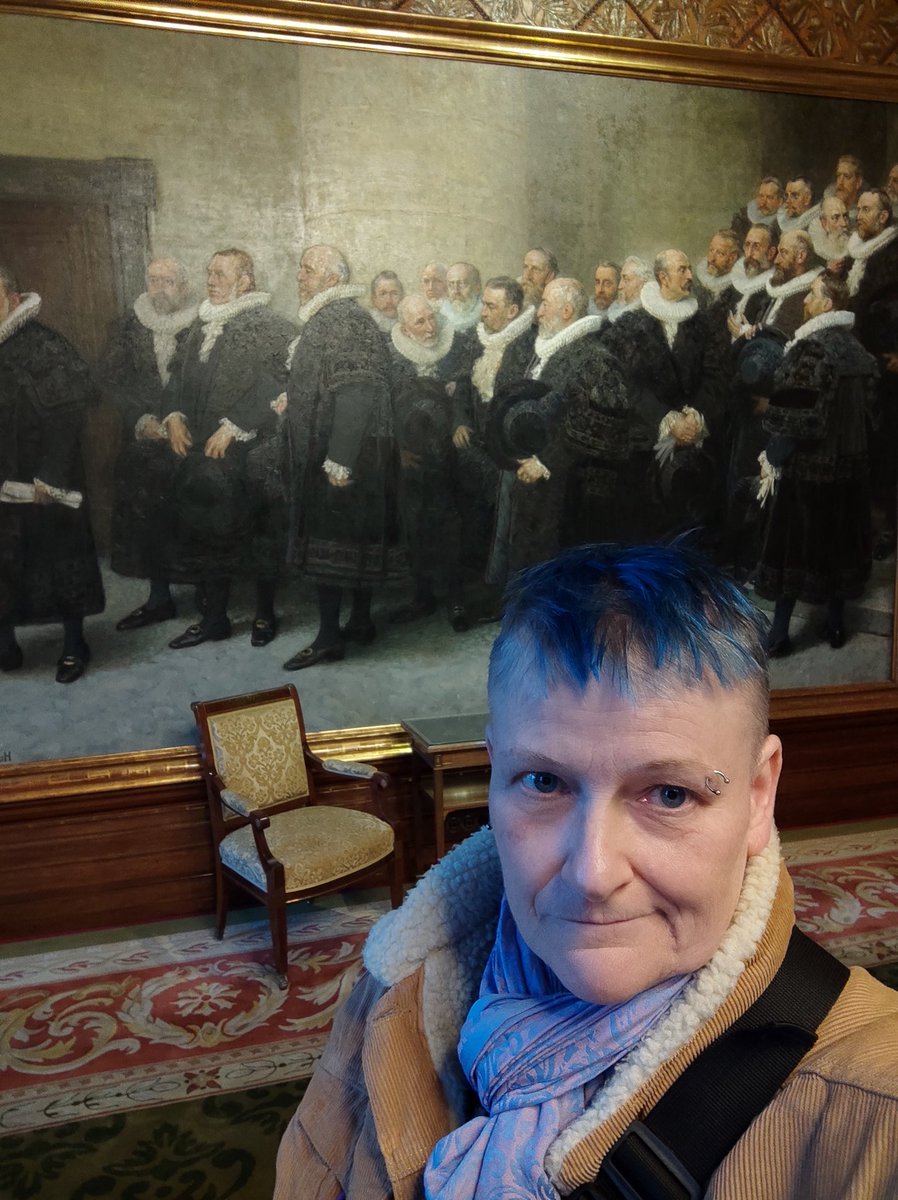 2malcs's tweet photo. Auf Einladung der SPD Fraktion im Rathaus mit interessanten Gästen, um über die Weiterentwicklung der Antidiskriminierungsstrategie in Hamburg zu sprechen.
#antidiskriminierung
#rassismus
#gleichstellung
#lgbtiqaplus
#butchlesbian https://t.co/TO4xPuWafO