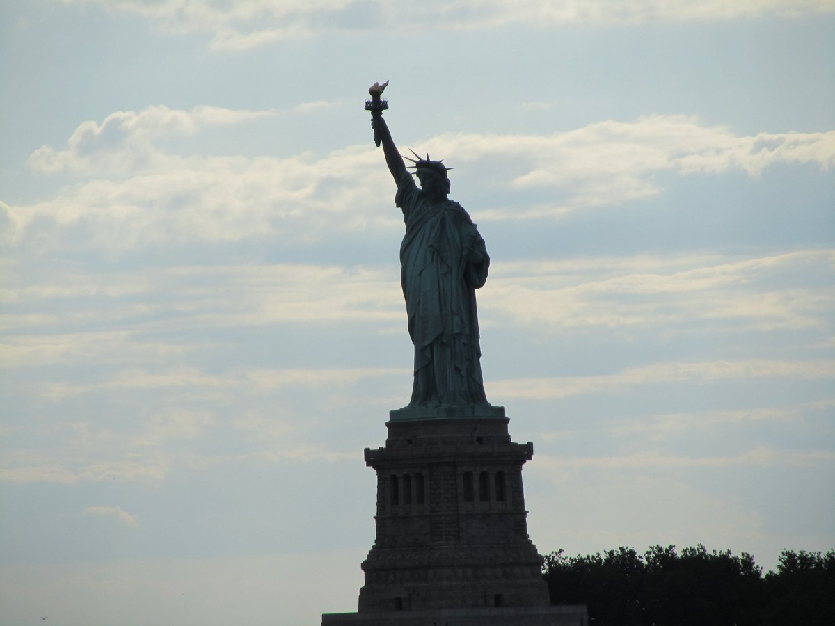 aphotoaday2's tweet photo. #USA #NewYork #StatueofLiberty
Best and easiest (time&amp;money saving) way to see StatueofLiberty is to take #StatenIsand #Ferry 😉
(2011)
#photograghy #photooftheday https://t.co/JrYzuvNAua