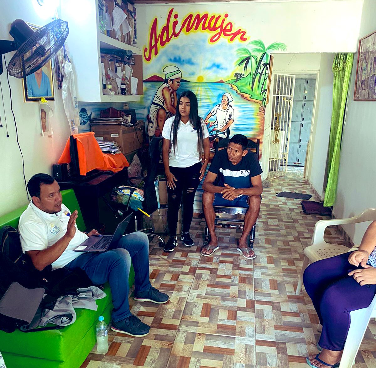 GaceUnimagdaln's tweet photo. 📍#GaceUM | En el marco del proyecto de fortalecimiento de #PozosColorados el grupo de investigación #GACE realiza la socialización del apoyo logístico a los pescadores que hacen parte de este componente
#DesarrolloTerritorial https://t.co/SqBh1ZAunv