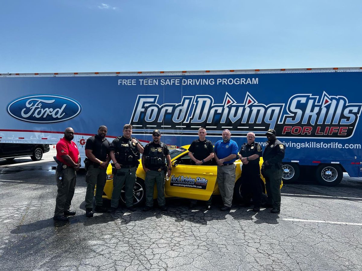 FultonSheriff's tweet photo. Members of the Fulton County Sheriff’s Office Traffic Unit participated and assisted with the Ford Teen Driving Experience. Teens from all over the metro area learned the dangers of not wearing seat belts, distracted driving and Impaired Driving.
#FCSOSTRONG #SafetyFirst https://t.co/w46XL8c0mi