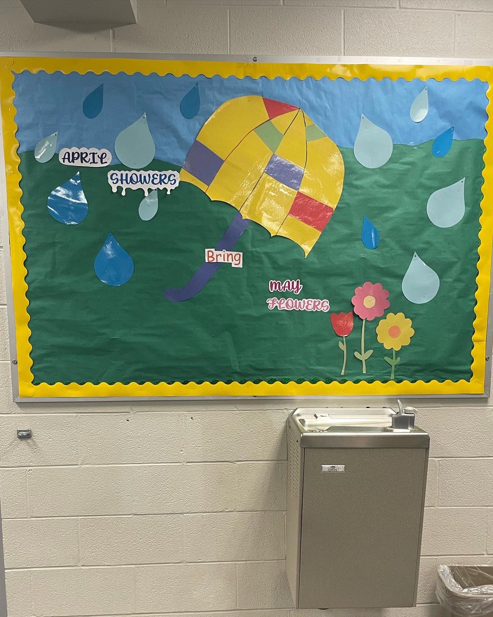 Watson_Library's tweet image. Spring and Poetry Month are off to a great start! Come see the displays and check some books out for your enjoyment!!