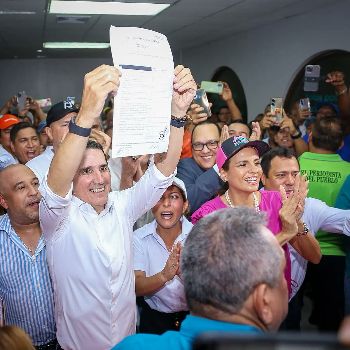 Anagrosas's tweet photo. Un gran día, acompañando al próxmo Presidente de Panamá, Rómulo Roux en su postulación, elecciones primarias del Partido @CaDemocratico.

Nosotras somos #MujeresProtagonistas.

#MujeresPorElCambio #HacerLasCosasBien #RomuloPresidente #CDRumboal2024 @romuloroux @SecMujerCD https://t.co/CI6w2xQFdh