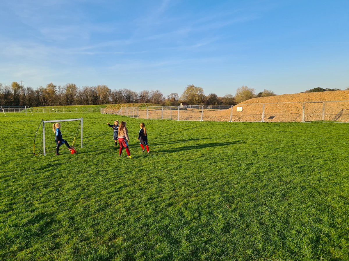 kateewelsh28's tweet photo. Back on summer training... Been a while but sun's coming and could be worse 😁😁 now if I can just find some way to even this field....🫣🫣🤣🤣 #upanddown #grassrootsfootball #coachingproblems https://t.co/KSOwmxnoSQ