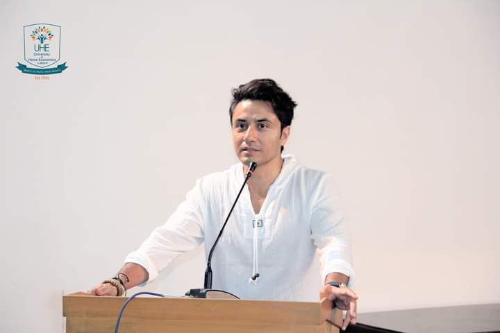 LahoreUhe's tweet photo. Ali Zafar Foundation distributes cash among 73 employees of UHE
Rs. 5000 cash given to each employee of up to scale 9. The AZF provided a donation to the employees of the UHE in connection with the holy month of Ramazan.@AliZFoundation
@AliZafarsays @kanwal15 https://t.co/9LMZn4m0QB