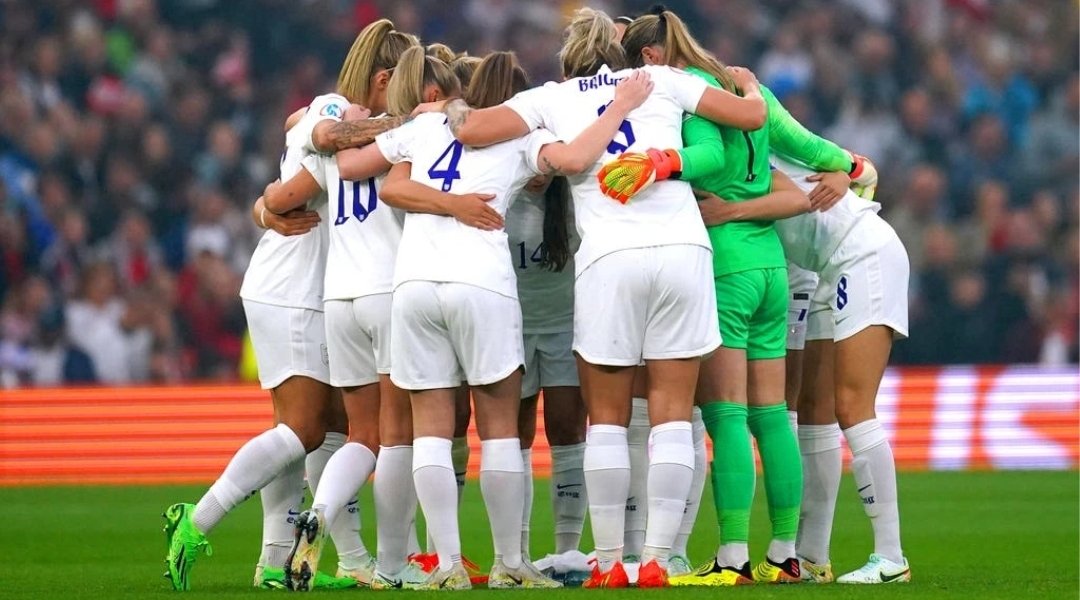 the_female_lead's tweet photo. New England kit for Women's World Cup has blue shorts because of period concerns 🙌
https://t.co/TyJFovIRFo https://t.co/5zug5CPmFH