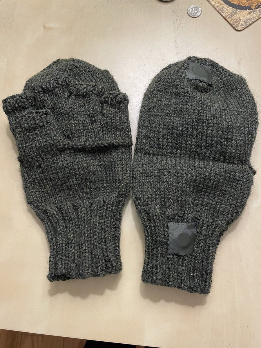 brumsmom5's tweet photo. @MichelleObama #TheLightWeCarry  A thought ful challenge. fingerless mitts with magnets to hold the pop top down. https://t.co/T1e2tdZDq8