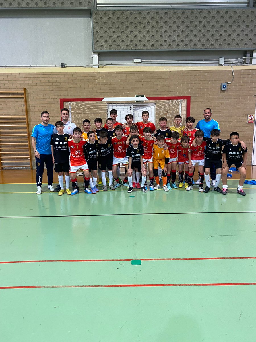 ffrm_se's tweet photo. 👟 #FutsalFFRM | ✅ Nuevo amistoso de la selección alevín de fútbol sala.

📄 Buen test ante el @CDMURCIA_FS a quien agradecemos su colaboración de cara al Campeonato de España (3-8 mayo, San Pedro/San Javier).

#VamosFFRM 💪 https://t.co/EDTlTOPfhy