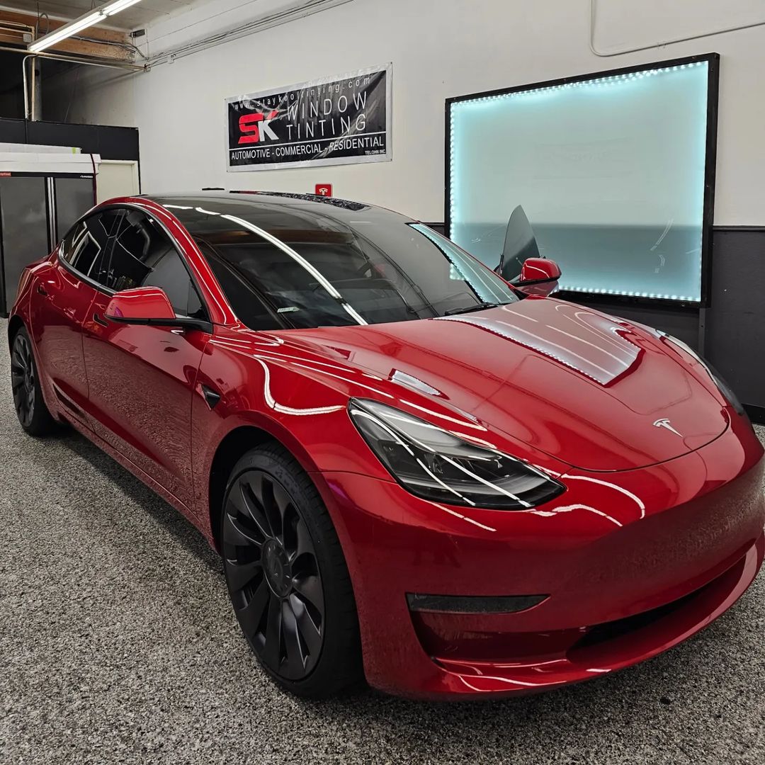 RaynoWindowFilm's tweet image. This Tesla Model 3 tinted with Rayno Phantom S9 nano carbon ceramic tint will reduce cabin temps and increase range. ⚡️

Thanks to Stay Kool Tinting in La Habra, CA for the great installation. Visit them today! bit.ly/3Mccmnq

#DealerLove #LaHabra #CA #Rayno #Tesla