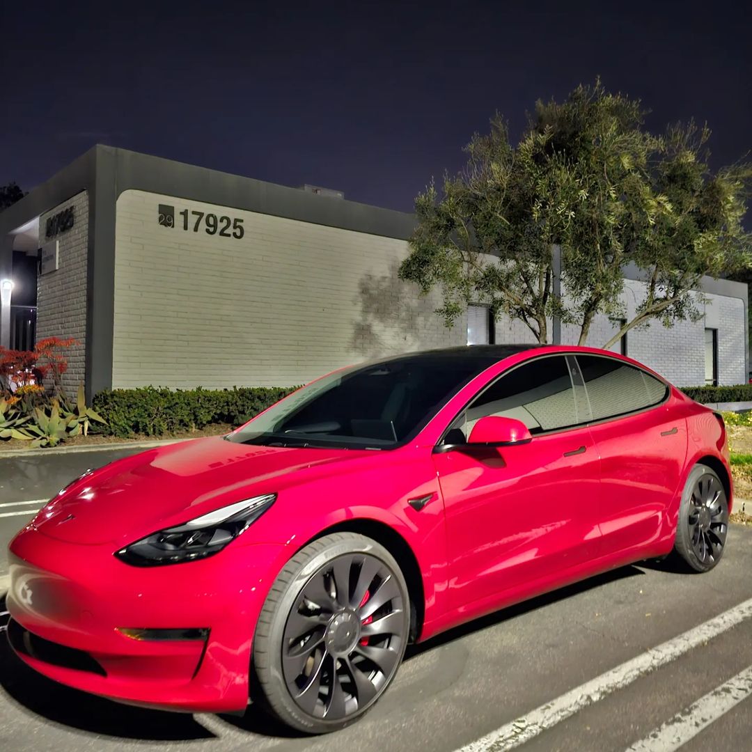 RaynoWindowFilm's tweet image. This Tesla Model 3 tinted with Rayno Phantom S9 nano carbon ceramic tint will reduce cabin temps and increase range. ⚡️

Thanks to Stay Kool Tinting in La Habra, CA for the great installation. Visit them today! bit.ly/3Mccmnq

#DealerLove #LaHabra #CA #Rayno #Tesla