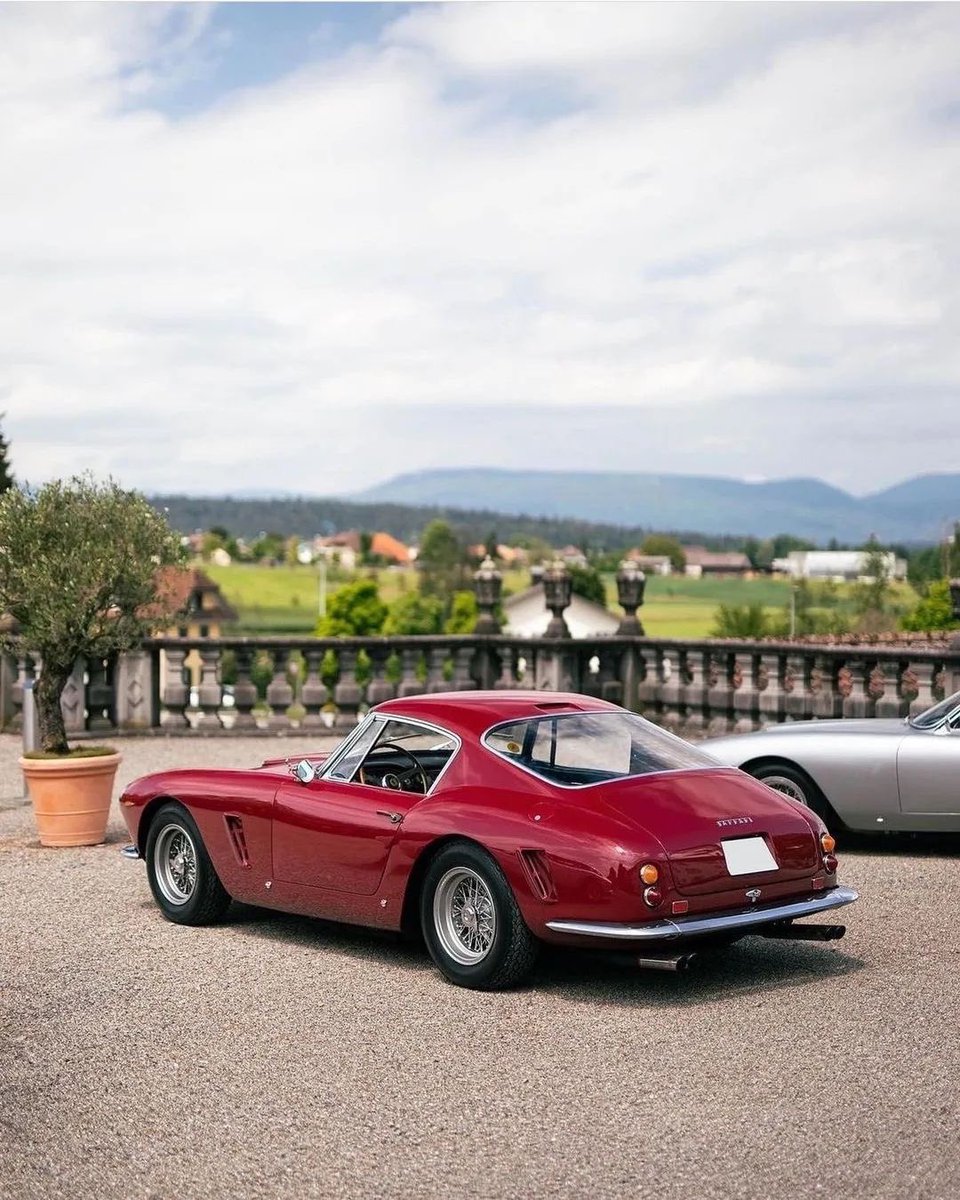 FastnFunded's tweet photo. Some cars need no caption - and no introduction.
The achingly beautiful 250 SWB qualifies.
๐ฎ๐น๐๐
#ferrari #250swb #ferrari250swb #ferrari_classiche
๐ธ@justinschmoeller https://t.co/WmuVd4VpB4