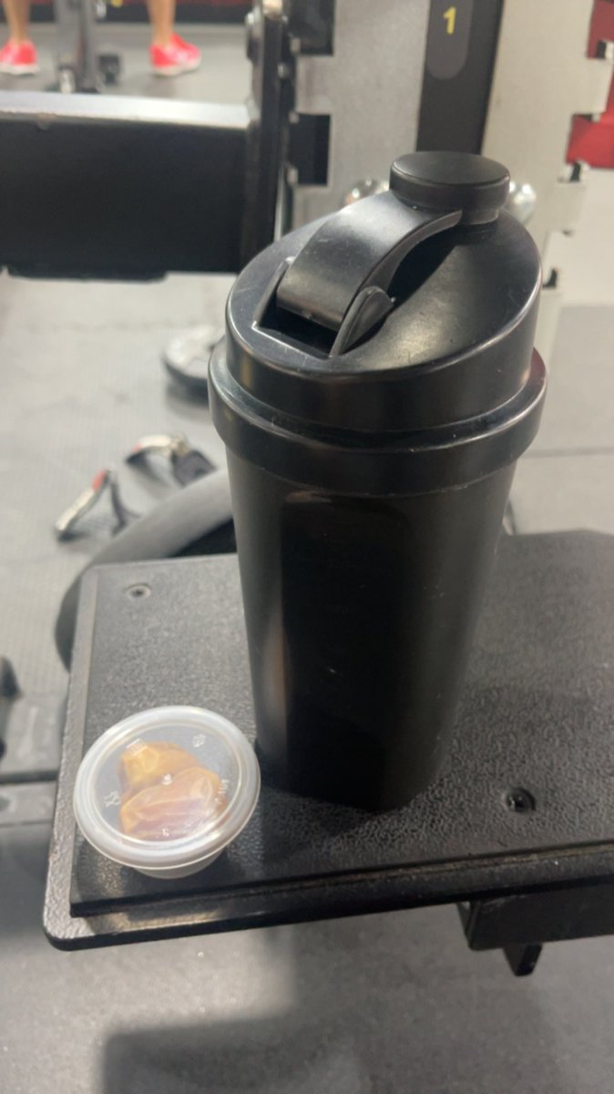 d_powerlifting's tweet photo. وين فريق التمرين وقت الافطار؟ اليوم فطرت بنص تمريني https://t.co/Ad0mBYeDoU