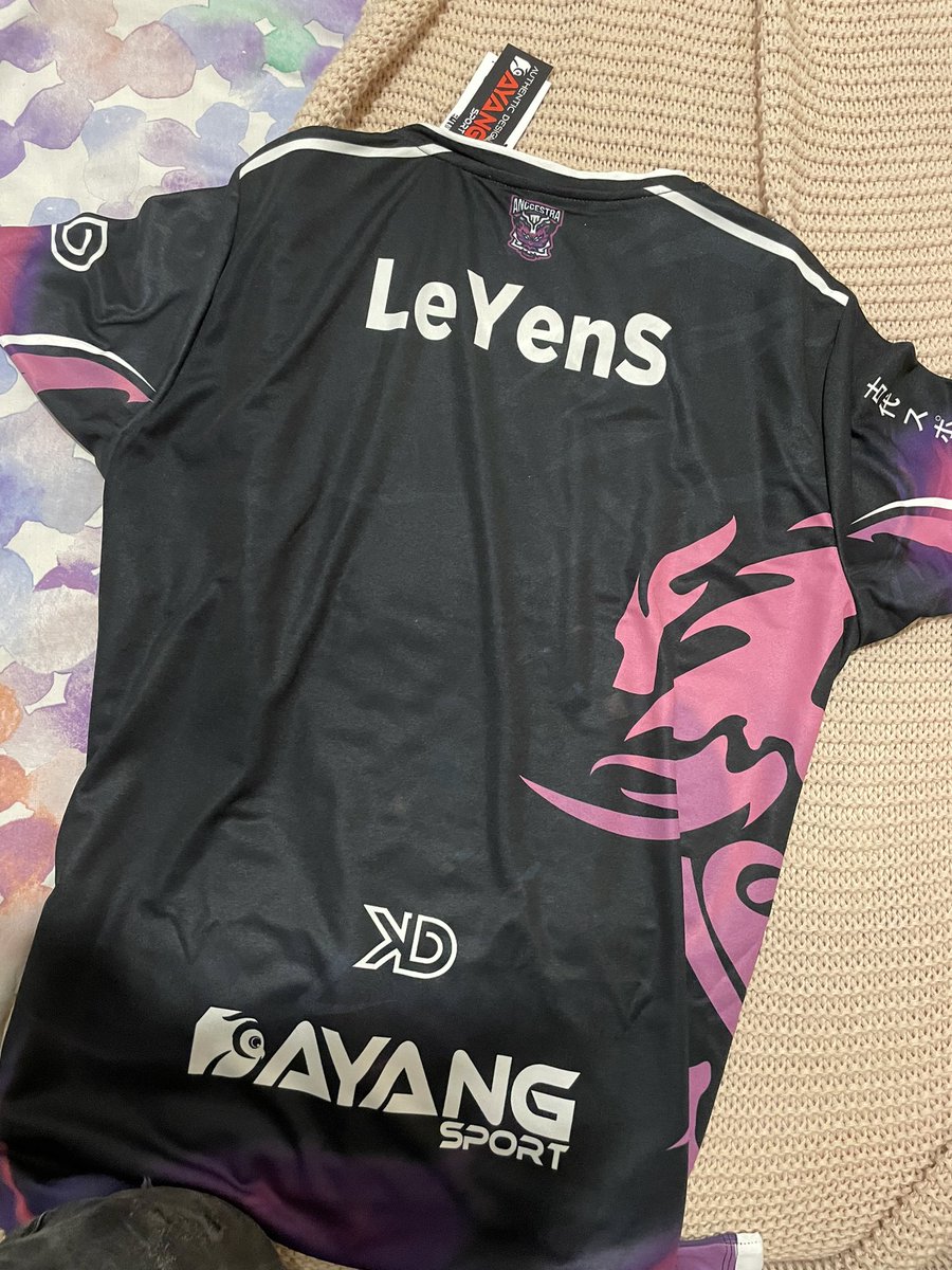 Mmm interesante 🧐, la quemo 🔥o la regalamos 🤝