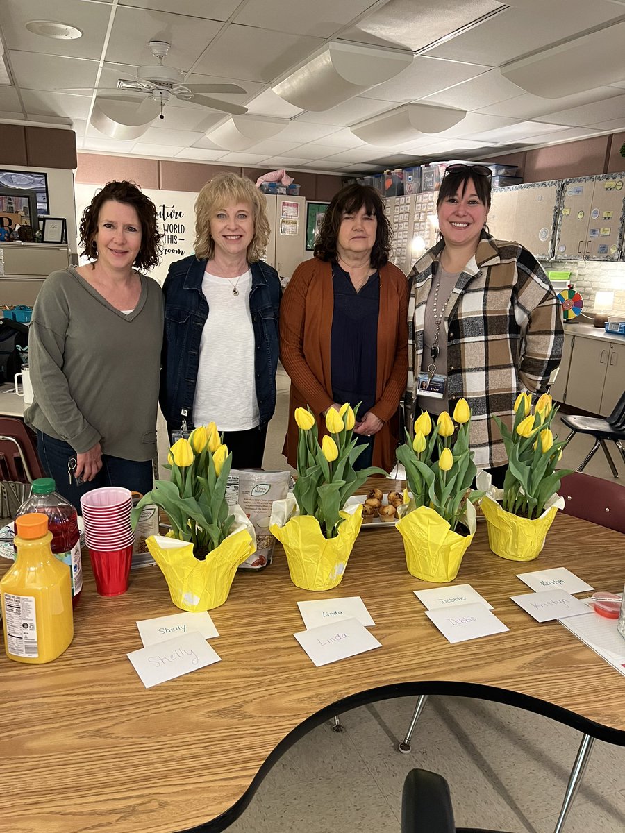 DonnaSteff's tweet photo. Today @MRElem celebrates our AMAZING #paraprofessionals. We couldn’t do it without you! Thank you for being awesome! @HopewellAreaSD #VikingPRIDE #paraprofessionalappreciationday https://t.co/Q1zZ6TqDgU