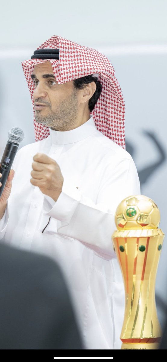 خالد البلطان لم يحسم ملف استمراره في رئاسة #الشباب او رحيله حتى الآن.. مع ذلك يقدم عملًا استثماريًا مبهرًا من أجل مستقبل النادي بهدف زيادة موارده المالية وتقليل الفجوة المالية الكبيرة بينه ومنافسيه.. رجل يحمل هذا الحب للنادي والحرص عليه لا تملك إلا أن تحترمه وتُقدّره.. ابو الوليد