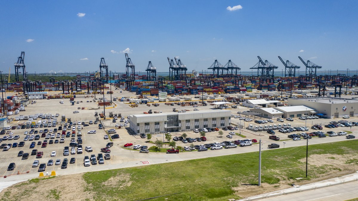 Port_Houston's tweet photo. The 2023 #PortoftheFuture Conference kicks off tomorrow. Hear from Chairman Ric Campo, Executive Director Roger Guenther, and CIO Rich Byrnes about Port Houston’s vision for the future of operations and how we will attain a zero-carbon footprint. https://t.co/qMQTMeES7w https://t.co/aLMnxceqcy