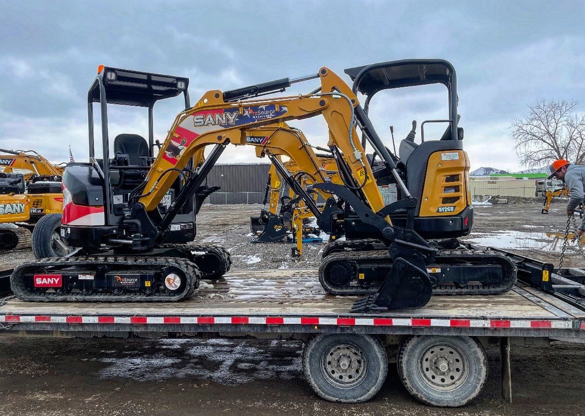 Two SY26Us leaving the Billings yard for their new homes! Bitter sweet seeing our American Flag wrapped mini leaving! We will have to wrap another one with @octane_addictions graphics 💯💯💯💯
MT Office 406-272-3497