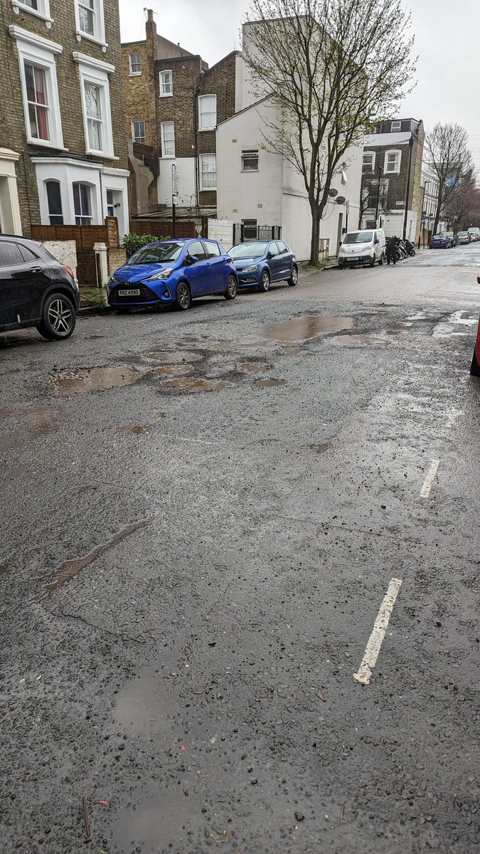 moigescr's tweet photo. Hey @IslingtonBC, I counted 17 potholes on a stretch of Dunford Road N7 less then 100 yards. Some of them are massive! @islingtongztte could this be a record? https://t.co/EOcZ17mLj2