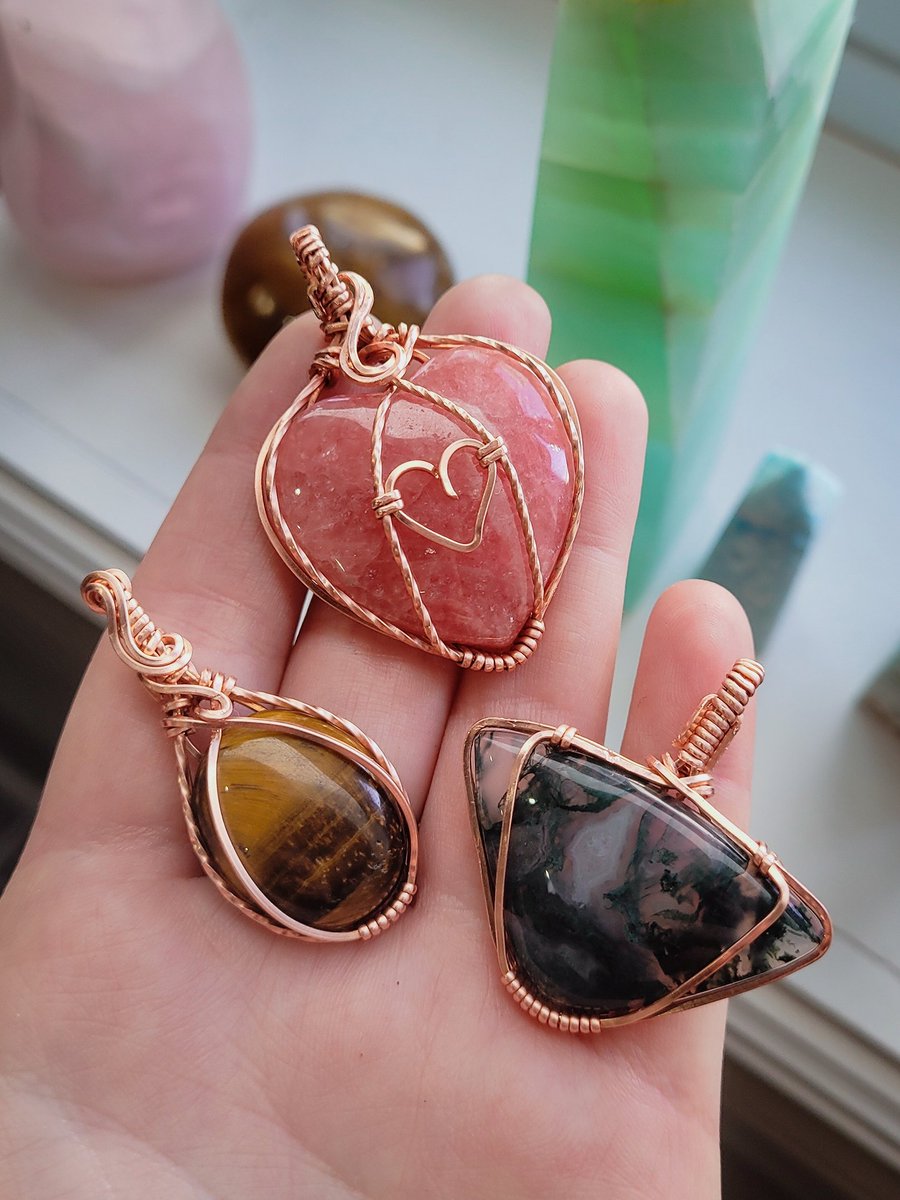 cosmiconnected's tweet photo. It's been a while!

Over the winter i've made a lot of changes - both personal and business wise. I've dived head first into teaching and i'm loving it to say the absolute least! ❤️ i've had such a great response &amp; support from local artists and businesses.. (1/?) https://t.co/8LJjSEW6gv