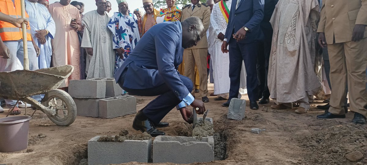 MFoutsou's tweet photo. Today, I began a working visit to the #North Region. The first stop was in #Pitoa, where I proceeded to inspect the construction site of the Youth Home and the laying of the foundation stone of the #MYEC. My heartfelt thanks to the local populations for the warm welcome. https://t.co/NWeR2xxFVb