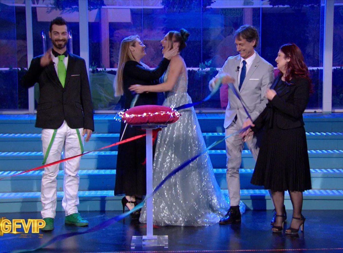 fanta_GFVIP's tweet photo. Il GFVIP che unisce🫶🏻
“Siete riusciti a radunare tutti quanti”.
Immensamente felici per Nikita!
#nikiters #oriele #gioiellers #donnalisi #incorvassi #fantagfvip #gfvip #gfvipparty https://t.co/o07aOqoubU