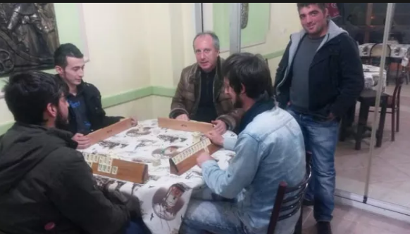 solcugazete's tweet photo. Mehmet Akif Ersoy: "Ülkeyi yönetecek kadrolarınız var mı?"  

Muharrem İnce: "Henüz yok." https://t.co/x3OYIsMYtu