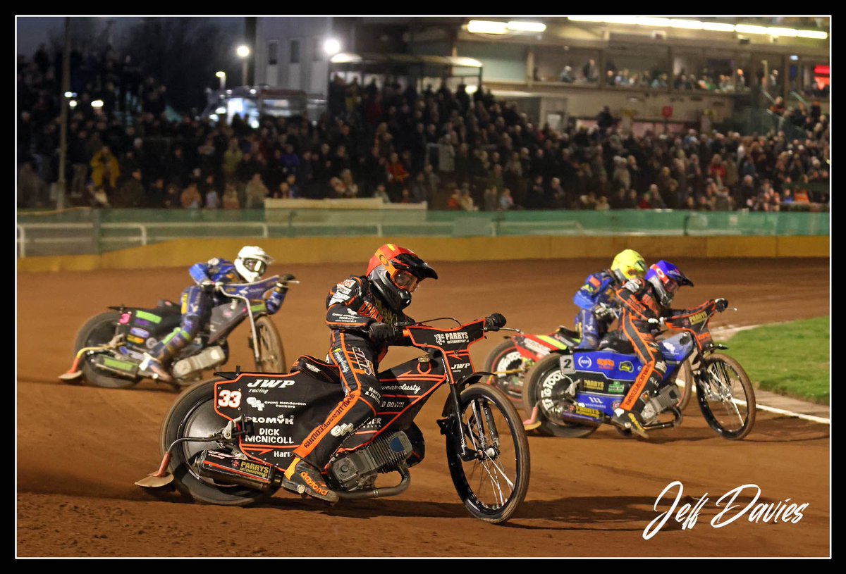 jeffdavies170's tweet photo. Sam Masters under the beautiful new lights at Wolverhampton. 👍🏽 https://t.co/0PvzDAVbeO