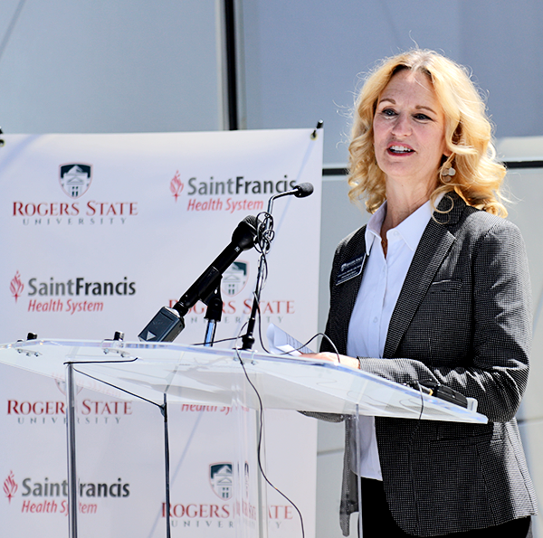 RogersStateU's tweet photo. #SaintFrancis Health System and #RogersStateUniversity announced a partnership April 3 to educate nursing students at Saint Francis Hospital in Tulsa starting in August.
https://t.co/ifNPxDeHMP
#partnership #educatingnurses #nurses #tulsa #claremore #gotoRSU #nursingschool https://t.co/BHNPs3ZnTX