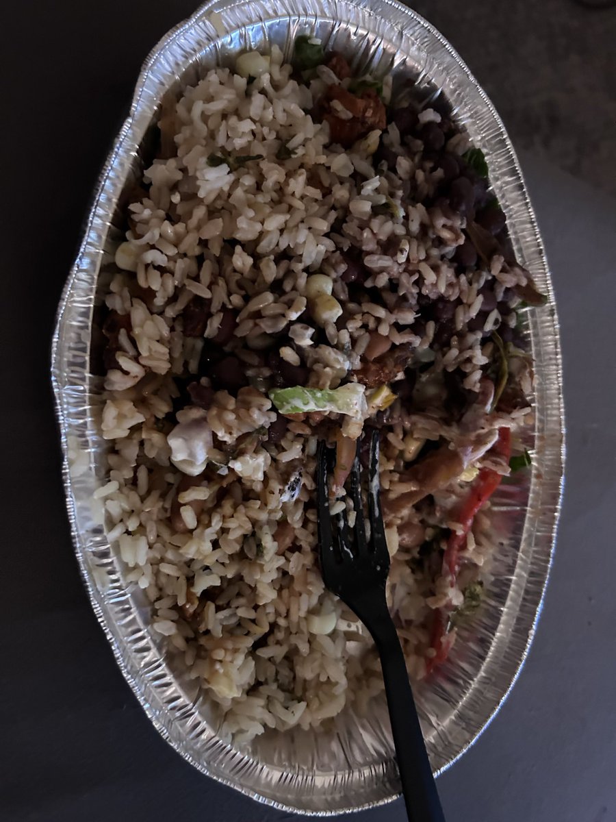 MR_WORM_123's tweet image. you gotta eat da chipotle upside down #chipotlehack