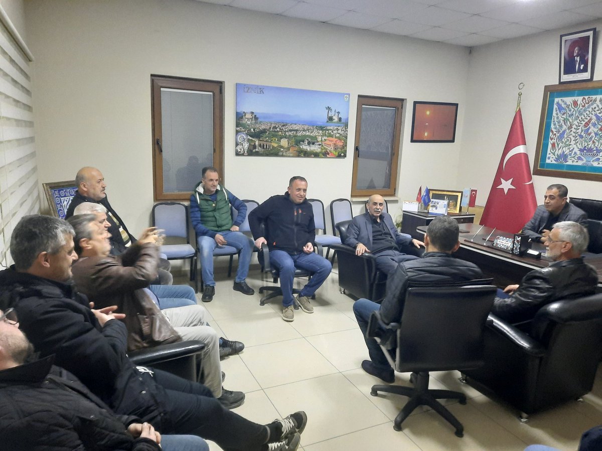 Bu akşam iznik Balgöç dernegimizi ziyarette bulunduk. Bizleri samimi sıcak karşılayan İznik Balgöç şube Başkanımız Serkan Acar ve yönetimine teşekkür ederim.
Bu akşam sohbete doyamadık Allah birliğimizi ve beraberliğimizi daim etsin inşallah.
#AKPartiyeOyCok
#Türkiyeyüzyılı 
#Ak