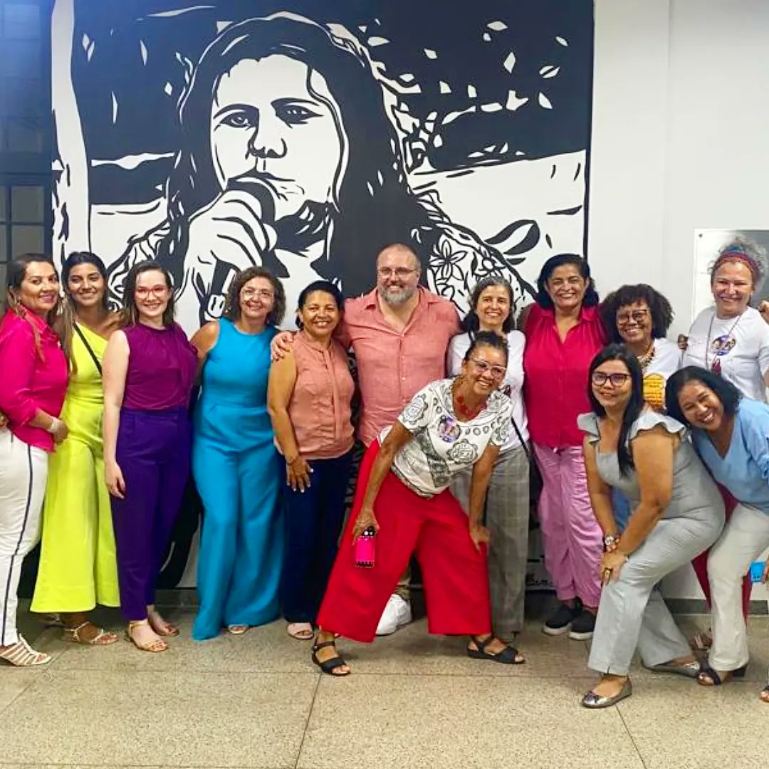 andressapelland's tweet photo. Estou voltando de 4 dias de agendas no Piauí. Iniciamos a jornada dialogando com os movimentos sociais e com a comunidade educacional, a partir do Comitê PI da @camp_educacao. Em seguida, viajamos pelo estado conhecendo mais da realidade local - assim como suas belezas. E hoje encerramos mais esse trabalho em campo, em diálogos com MP, TCE, secretarias de educação e relações sociais, e com a Uespi, trazendo as pautas levantadas na sexta e pontos nacionais de agenda, como financiamento adequado e accountability; necessário compromisso com a implementação da legislação educacional, especialmente dos planos; e descontinuidade de políticas como a militarização de escolas (e desmilitarização das que foram militarizadas) e a revogação do novo ensino médio. Como nosso Comitê afirma, é um 'rosário' de desafios e precisamos superar as ladainhas. Compromissos firmados e agora e exercer a continuidade desse diálogo e construção democrática.