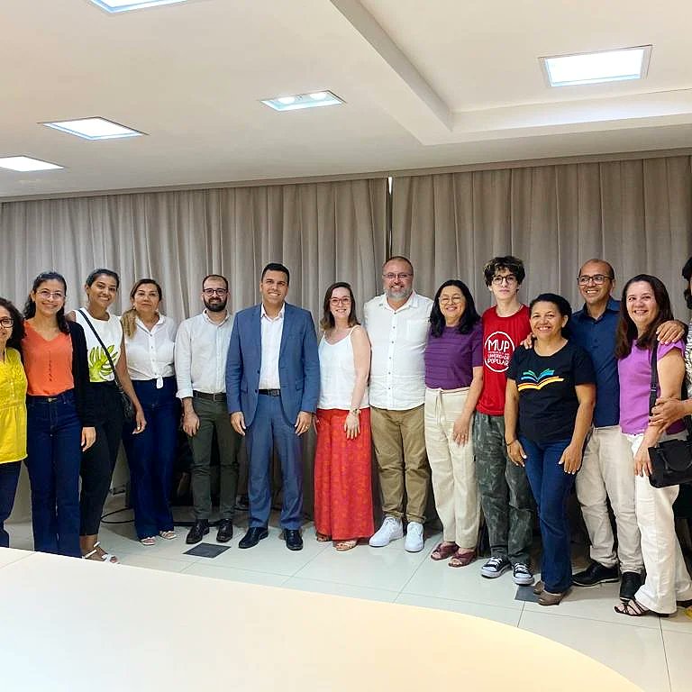 andressapelland's tweet photo. Estou voltando de 4 dias de agendas no Piauí. Iniciamos a jornada dialogando com os movimentos sociais e com a comunidade educacional, a partir do Comitê PI da @camp_educacao. Em seguida, viajamos pelo estado conhecendo mais da realidade local - assim como suas belezas. E hoje encerramos mais esse trabalho em campo, em diálogos com MP, TCE, secretarias de educação e relações sociais, e com a Uespi, trazendo as pautas levantadas na sexta e pontos nacionais de agenda, como financiamento adequado e accountability; necessário compromisso com a implementação da legislação educacional, especialmente dos planos; e descontinuidade de políticas como a militarização de escolas (e desmilitarização das que foram militarizadas) e a revogação do novo ensino médio. Como nosso Comitê afirma, é um 'rosário' de desafios e precisamos superar as ladainhas. Compromissos firmados e agora e exercer a continuidade desse diálogo e construção democrática.