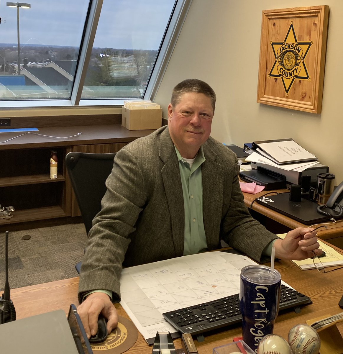 JacksonCountyMO's tweet photo. Congratulations to Mike Rogers, on your retirement from the @JCSheriffOffice after serving 33 years. Thank you for making a difference in our community while serving and protecting our County. https://t.co/QkEuj8Or2g