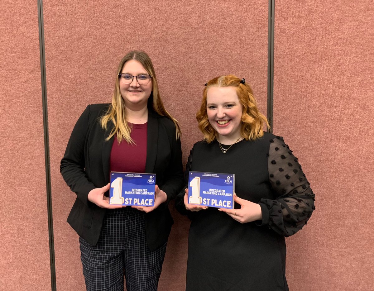 MidlandU_Biz's tweet photo. Taking another #1 finish is Bridget Praest and @rilayyyyy with their Integrated Marketing Campaign!🤜🤛🥇
#dsob #mufbla https://t.co/Jqi2rpbCfF