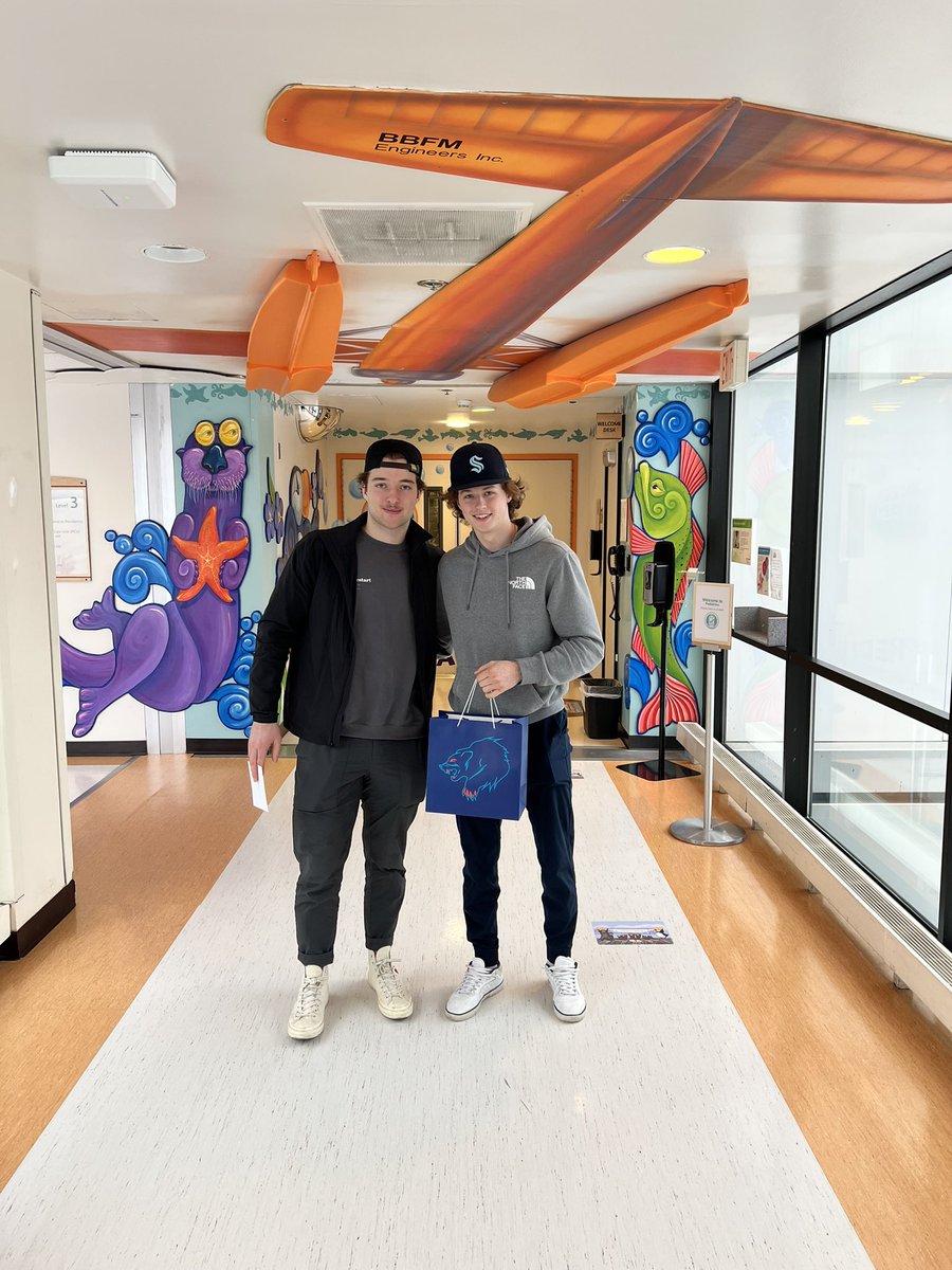 anchoragewolve1's tweet photo. Thank you to the @SanJoseSharks for the MAJOR surprise for our fighter Kayden. Today was a good day 🧡 #KaydenStrong #PuckCancer https://t.co/mOHFG2M9jB