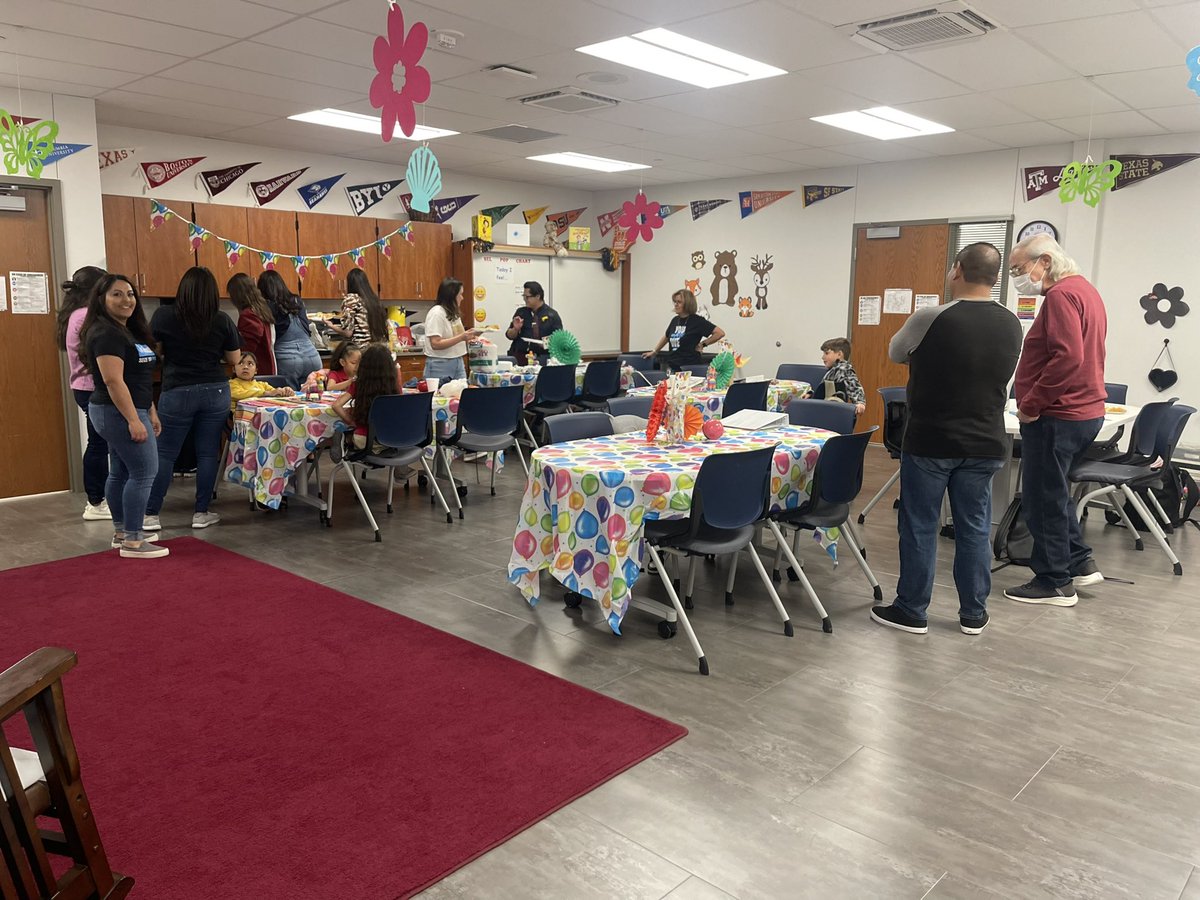 DViescas_JCE's tweet photo. What a bittersweet day for my Latino Literacy family 😭. We celebrated our final meeting with lots of food, laughs and looking back at the time we shared Thank you everyone for all the memories❤️ @lcebal02 @DAvila_JCE @MOrozco_CI https://t.co/mqE5BgGQ5N