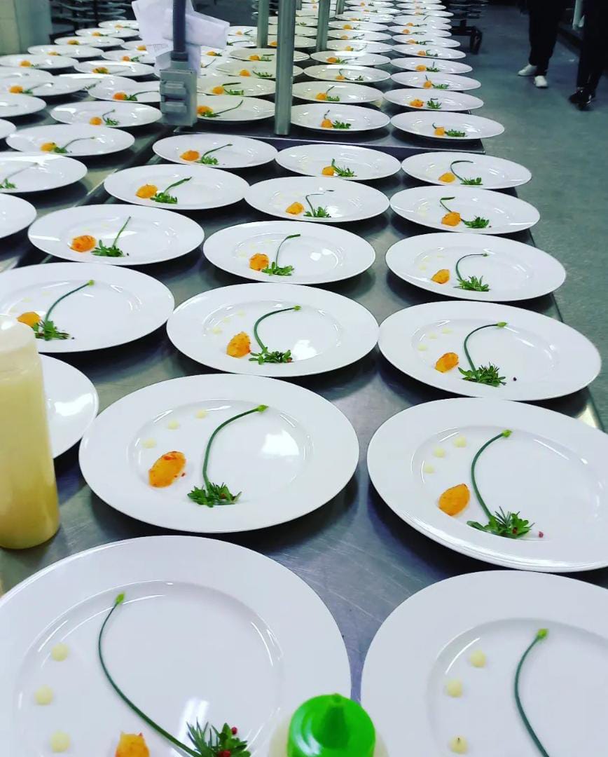 EY_Venezuela's tweet photo. Desde nuestra Firma deseamos expresar un profundo agradecimiento a los chefs @helenaibarra1, José Casanova y Gabriel Madrid, quienes nos acompañaron durante la Cena de Gala Benéfica #LEI. 
Fotos: @helenaibarra1 y Gabriel Madrid
#TsunamiEducativoEY #CenadeGalaBenéficaLEI https://t.co/APV9eohCXI