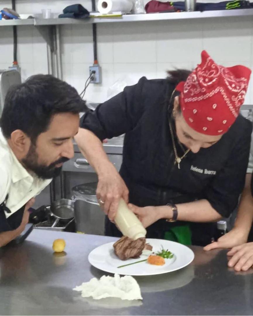 Desde nuestra Firma deseamos expresar un profundo agradecimiento a los chefs <a href="/helenaibarra1/">helena ibarra</a>, José Casanova y Gabriel Madrid, quienes nos acompañaron durante la Cena de Gala Benéfica #LEI. 
Fotos: <a href="/helenaibarra1/">helena ibarra</a> y Gabriel Madrid
#TsunamiEducativoEY #CenadeGalaBenéficaLEI