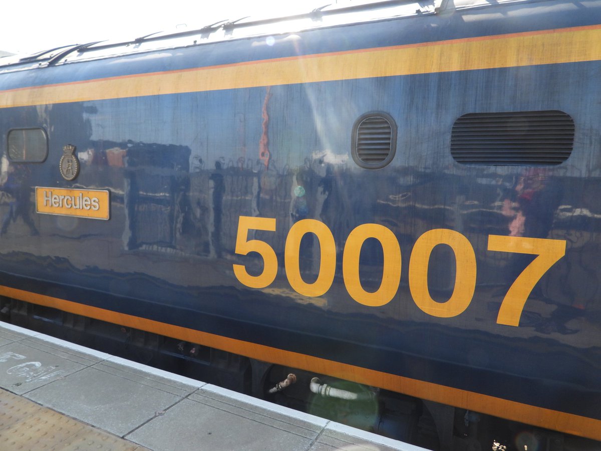 DanSpotter86's tweet image. Avantis New Toy!!!

Here's a shot of @GBRailfreight Class 50007 Dreagging Avanti West Coast Class 805001 working the 5Q70 Old Dalby to Oxley Depot on April 3rd. 
#Class50 #class805 #avantiwestcoast #5Q70 #Wolverhampton