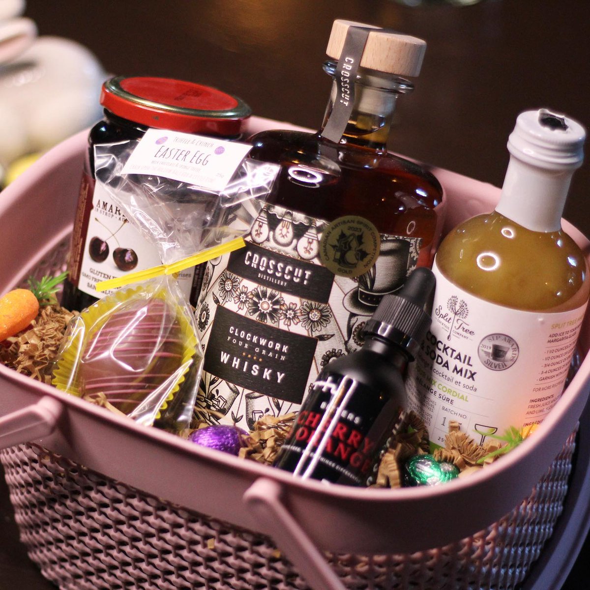 🐇🌷🍹 Put a little EGG-stra HOP in your step with one of 3 ADULT EASTER BASKETS from <a href="/CrosscutDistill/">Crosscut Distillery</a> available IN-STORE ONLY📍1347 Kelly Lake Rd.🔗crosscutdistillery.ca🐣 For more EGG-cellent #EasterInSudbury options &amp; events visit 🔗discoversudbury.ca - #DiscoverSudbury